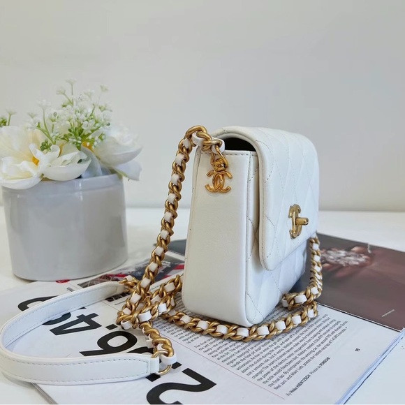 CHANEL 2021 WHITE LAMBSKIN SIDE NOTE SQUARE FLAP NEW - Picture 6 of 6